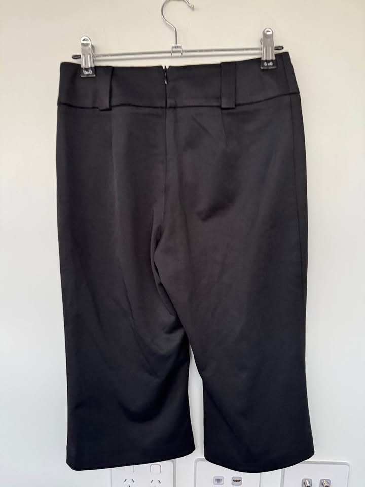 With Consideration Capri Pant - size xs