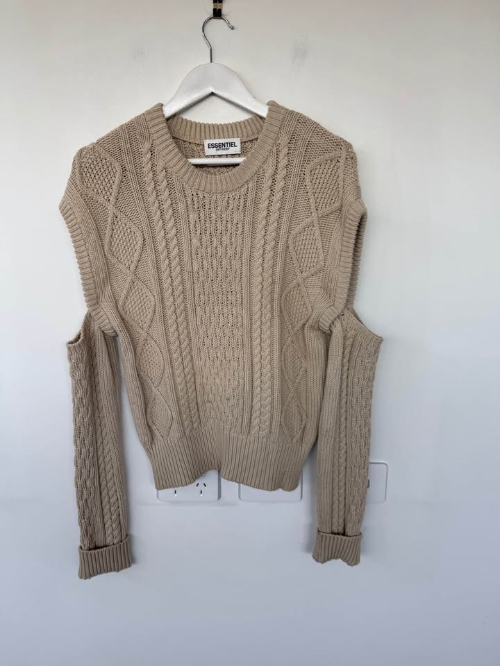Essentials Antwerp Knit - size small
