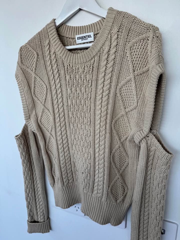 Essentials Antwerp Knit - size small