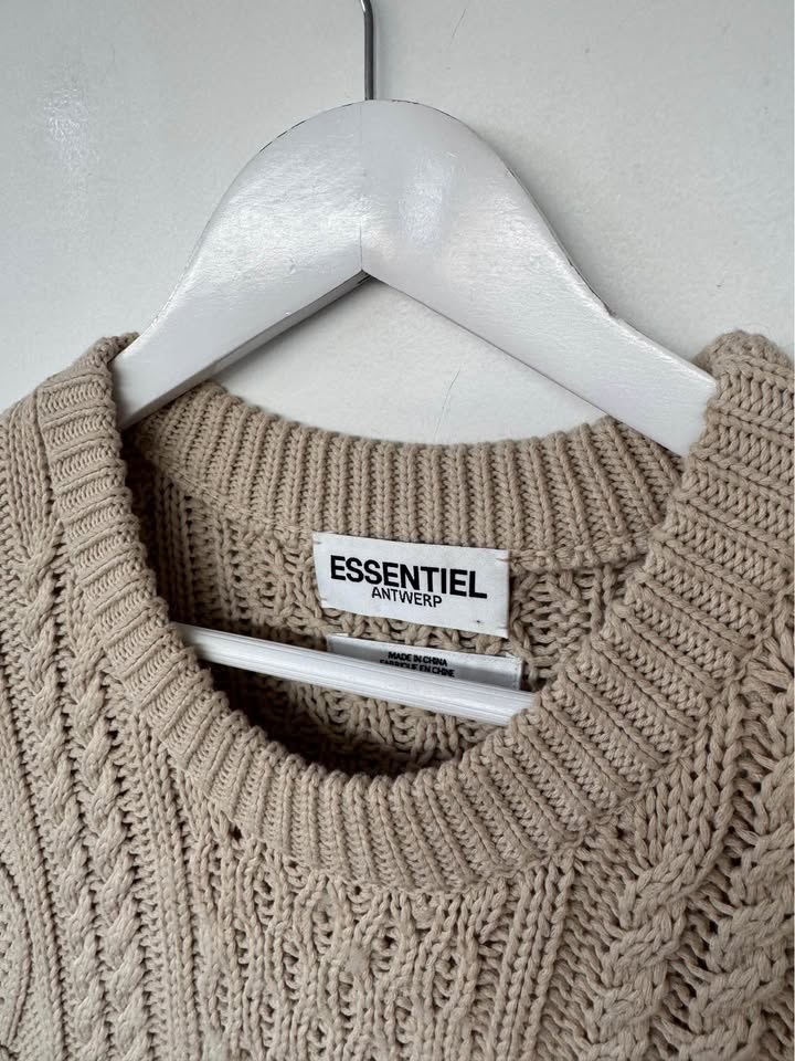 Essentials Antwerp Knit - size small