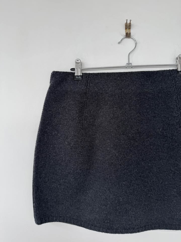 Camilla and Marc Charcoal Skirt - size large