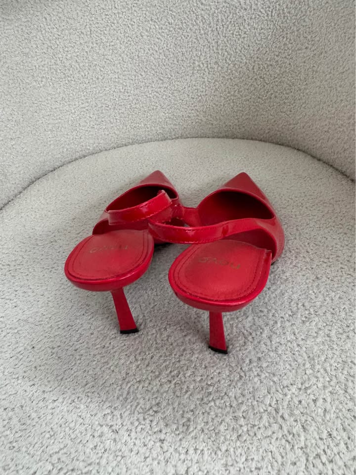 Novo Heels - size 7