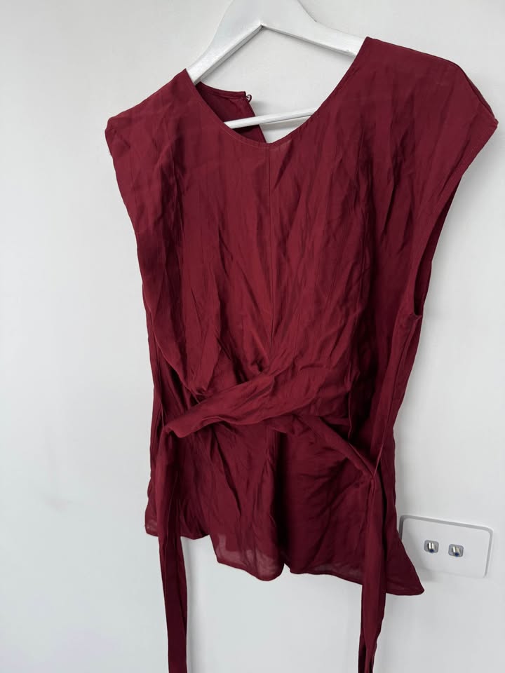 Decjuba Top - size 14 BNWT