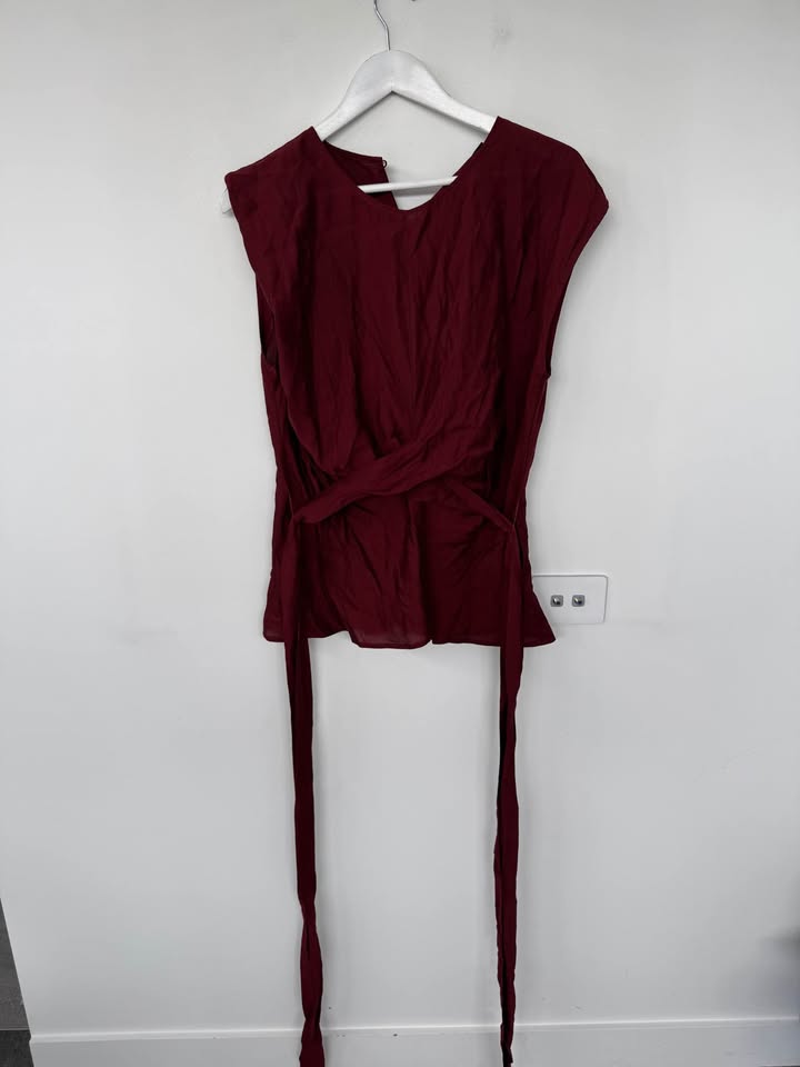 Decjuba Top - size 14 BNWT