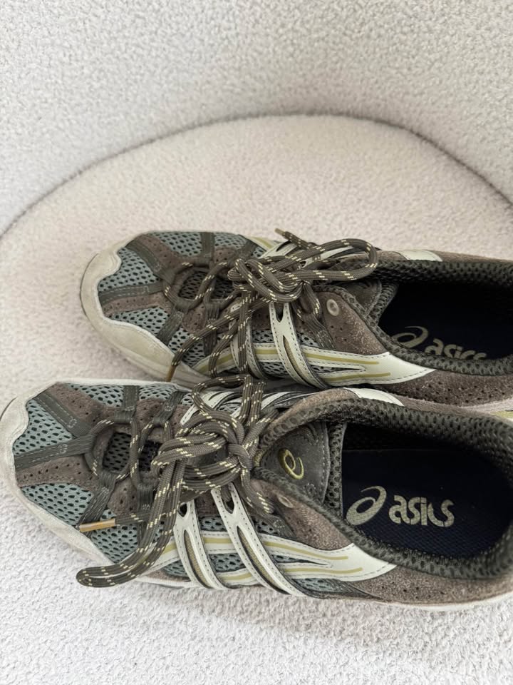 ASIC Runners - size 42.5
