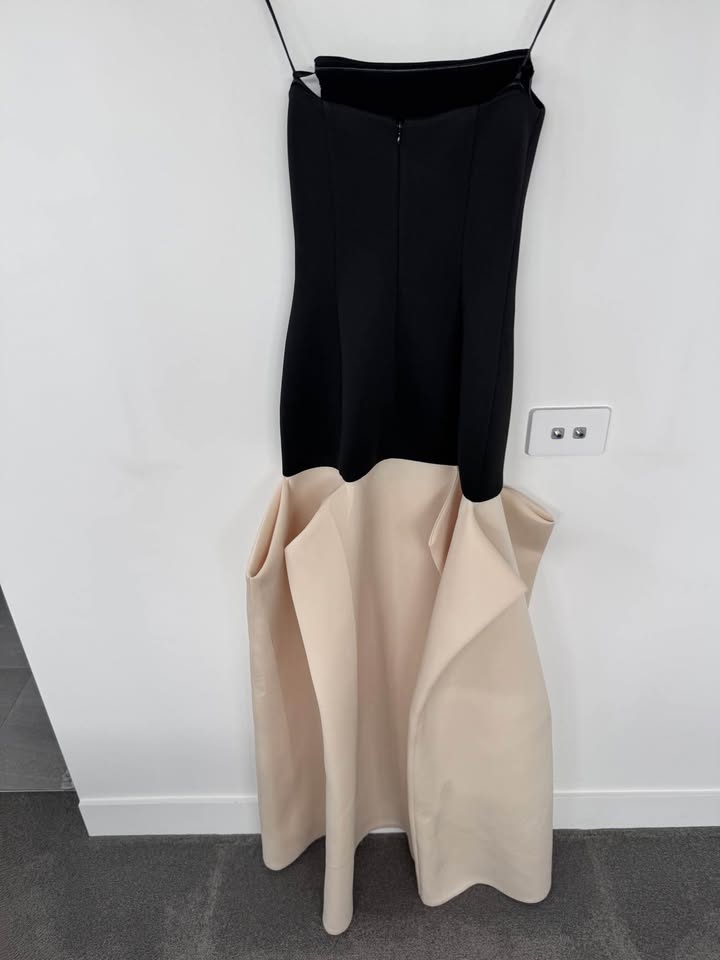Tohja Maxi Dress - size 8