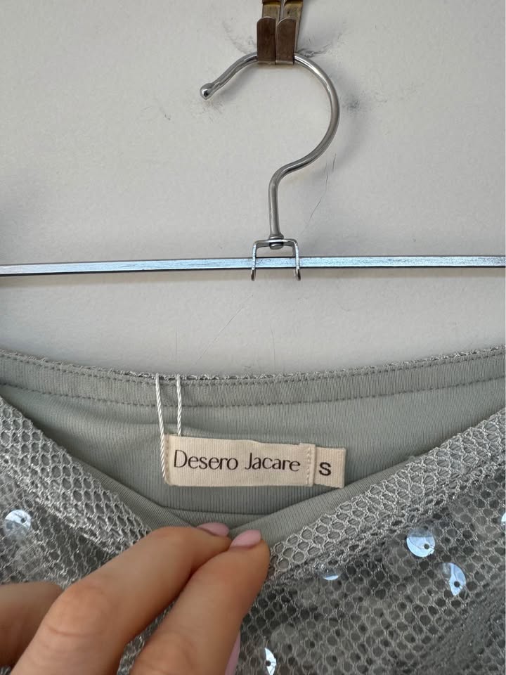 Desero Jacare Sequin Skirt - size small BNWT
