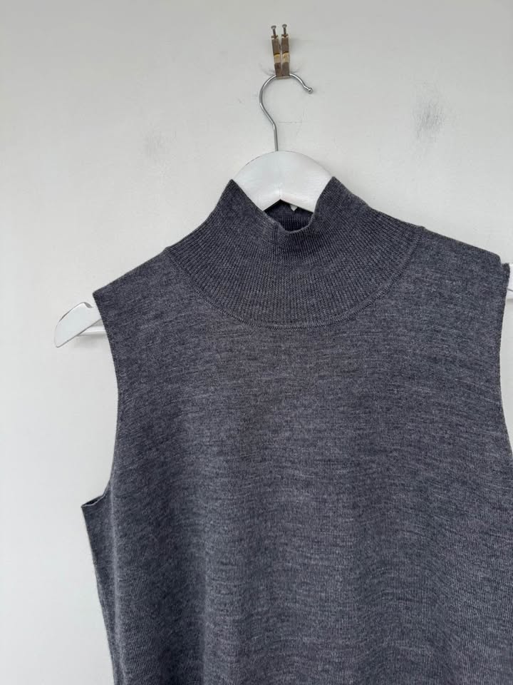 Courtney Zheng Merino Wool Turtle Neck - size ML BNWT