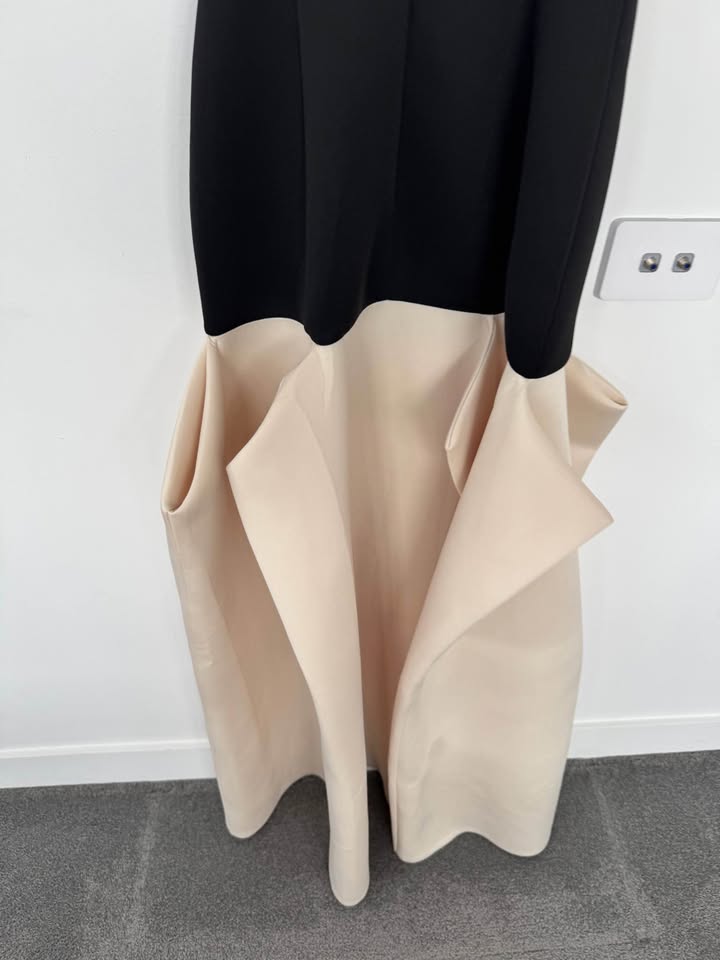 Tohja Maxi Dress - size 8