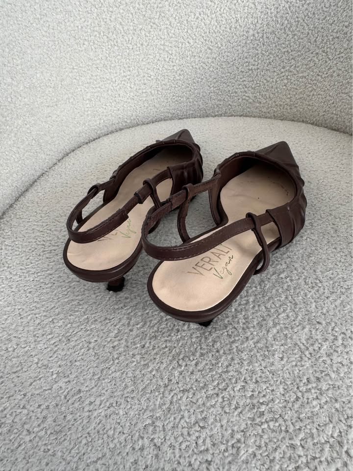Verali Heels - size 39 NEW