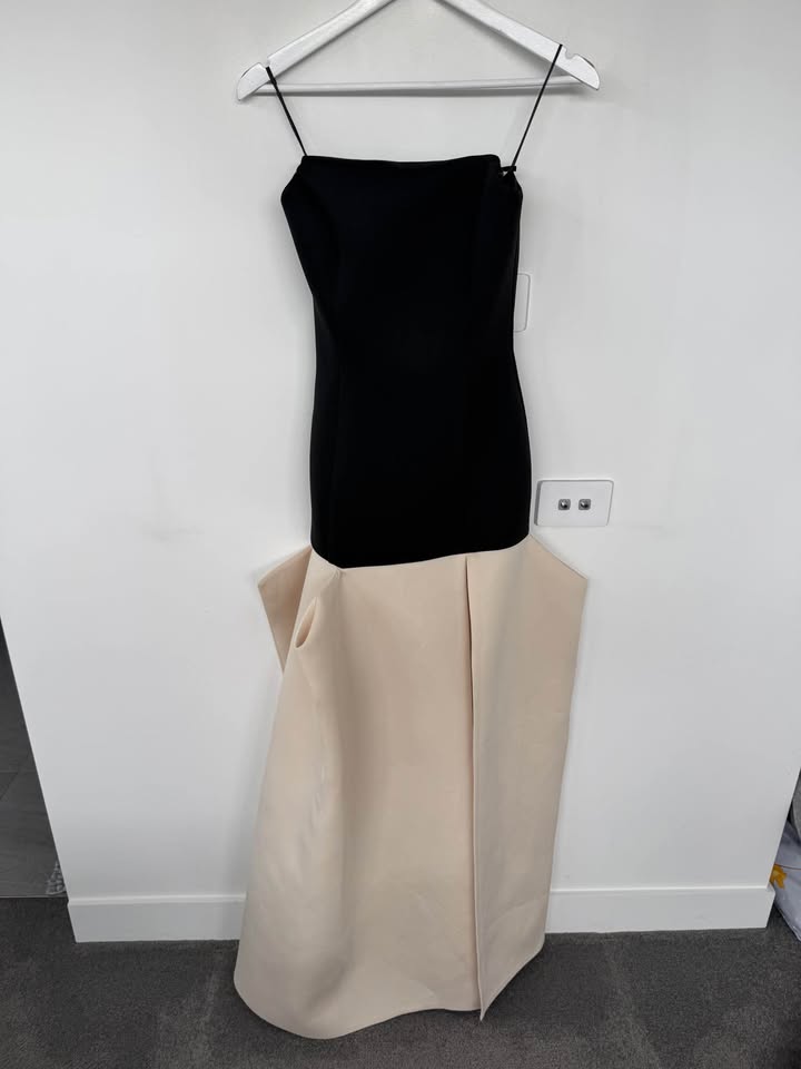 Tohja Maxi Dress - size 8