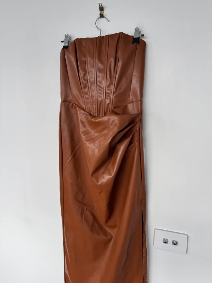 Showpo Dress - size 10 BNWT