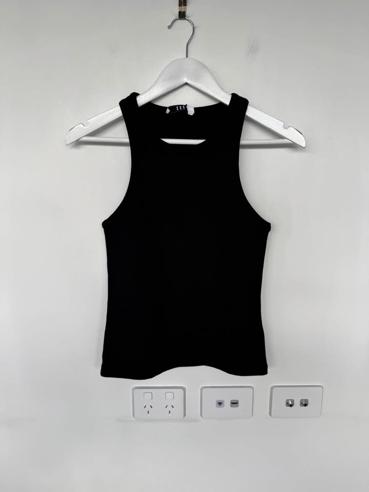 Esse Tank - size 8 BNWT