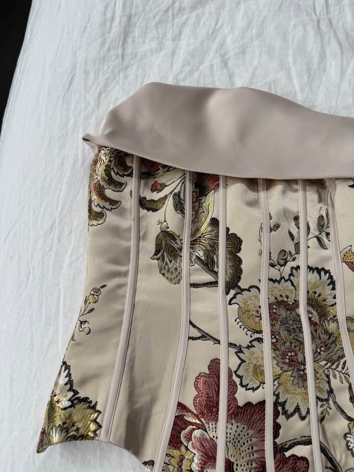 Pretty Little Thing Corset - size 10