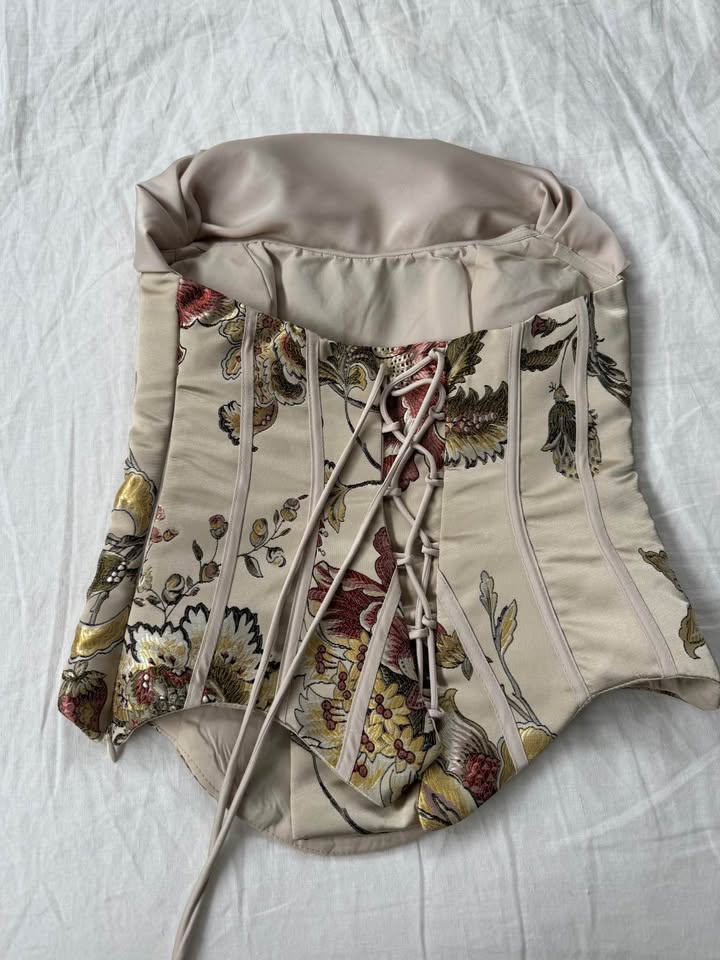 Pretty Little Thing Corset - size 10
