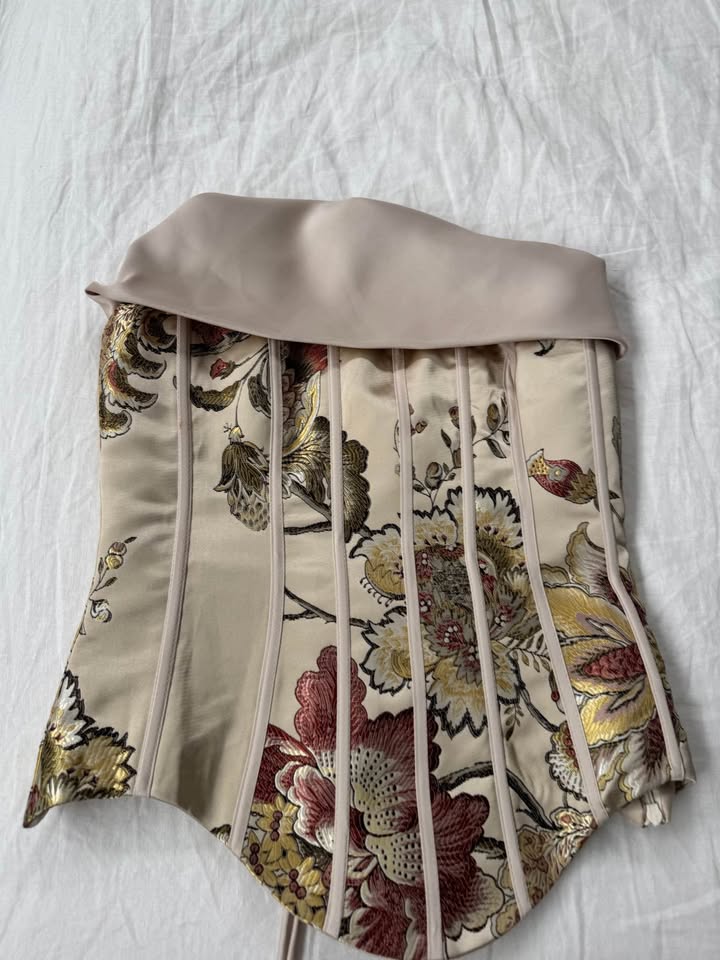 Pretty Little Thing Corset - size 10