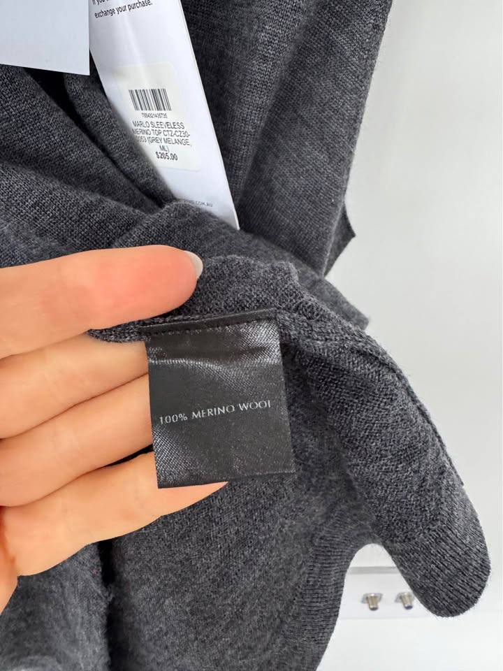 Courtney Zheng Merino Wool Turtle Neck - size ML BNWT