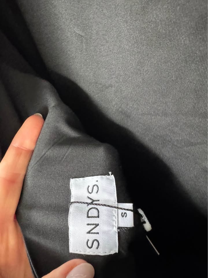 SNDYS Dress - size medium BNWT