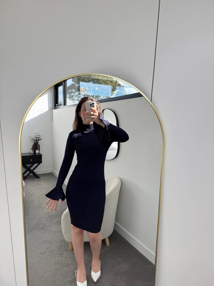 Sheike Crepe Knit Dress - size small