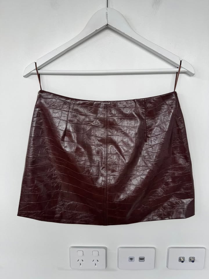 ASTR Skirt - size small