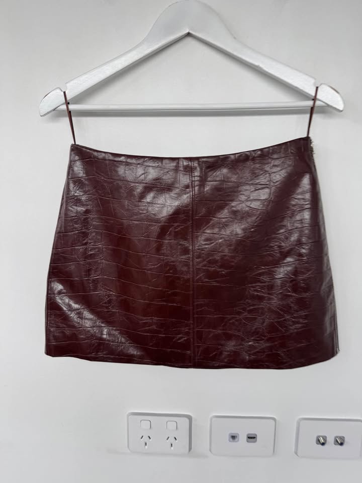 ASTR Skirt - size small