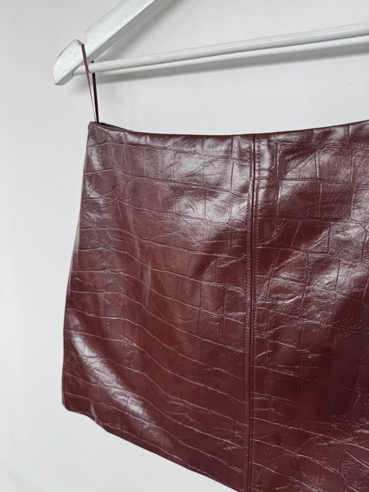 ASTR Skirt - size small
