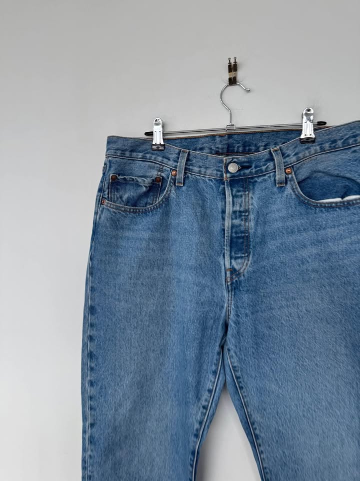 Levi Jeans - size 31