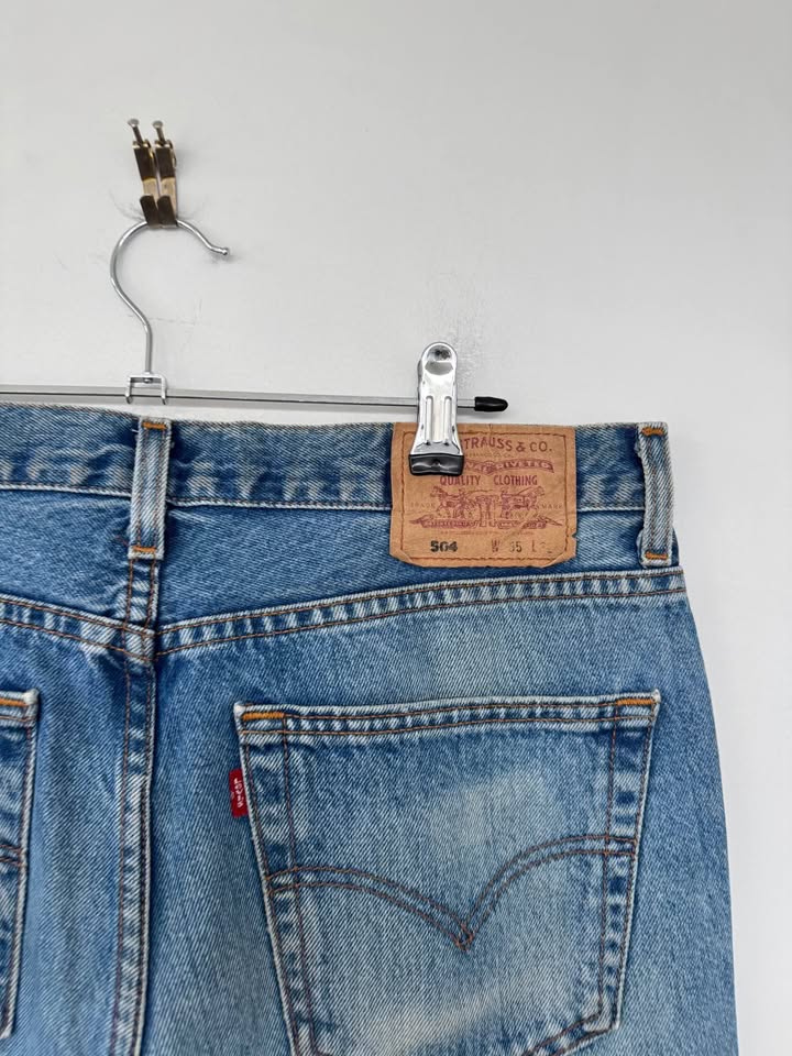 Levi Jeans - size 32