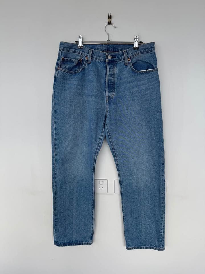 Levi Jeans - size 31