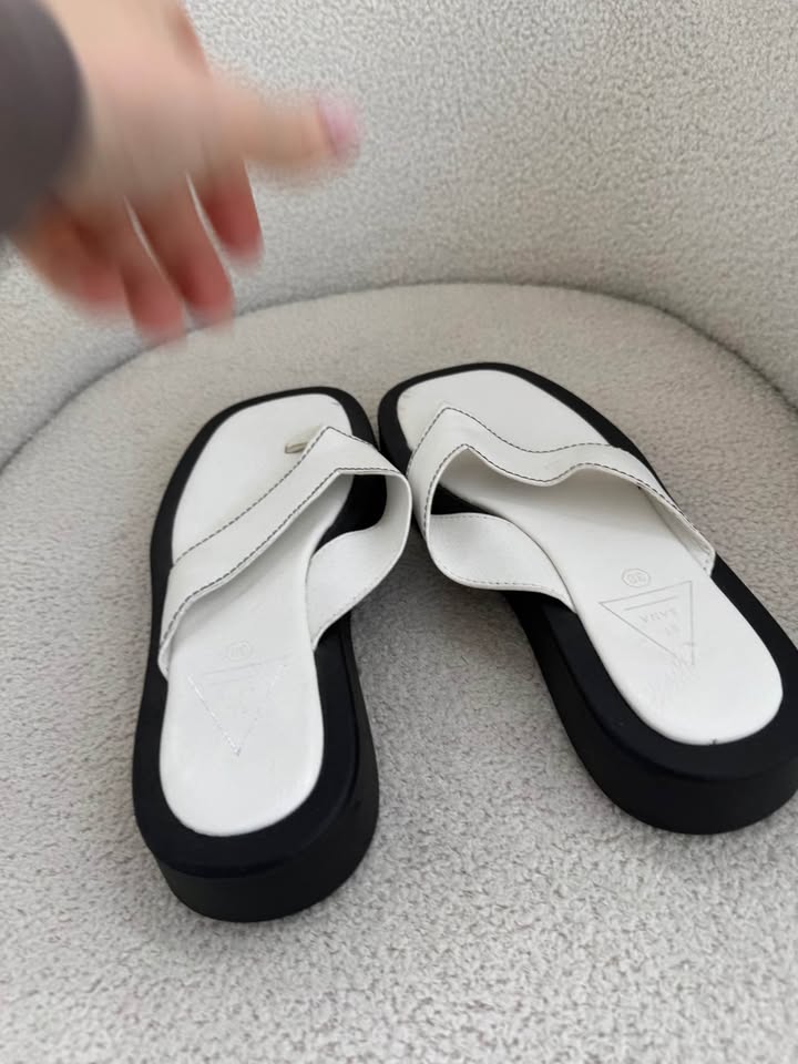 St Sana Sandal - size 39
