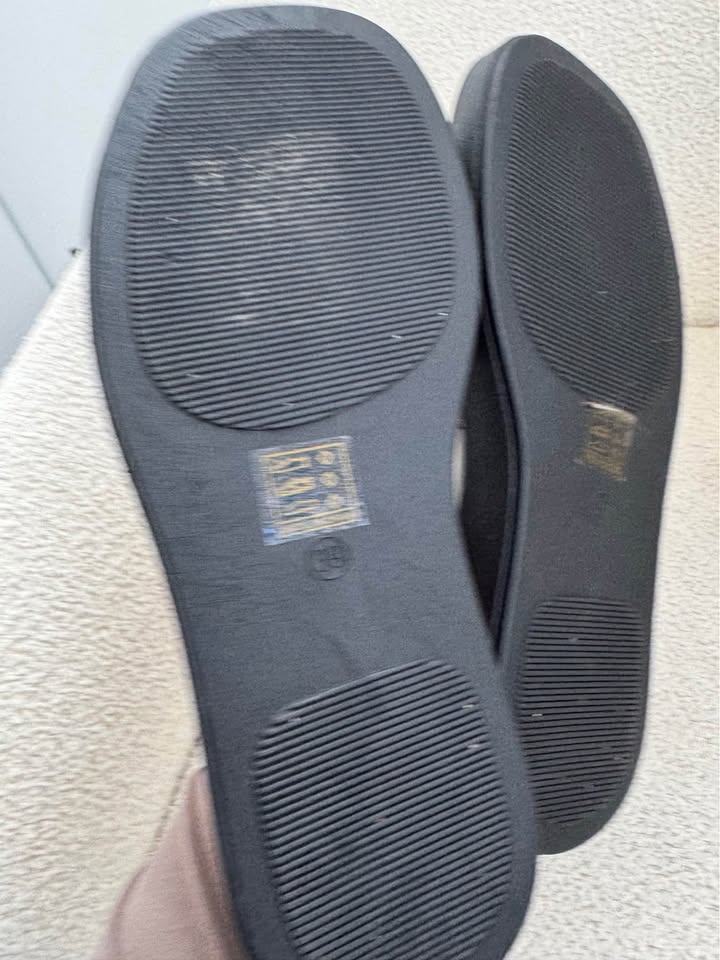 St Sana Sandal - size 39