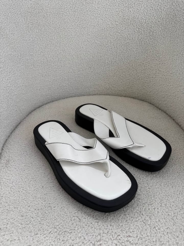St Sana Sandal - size 39