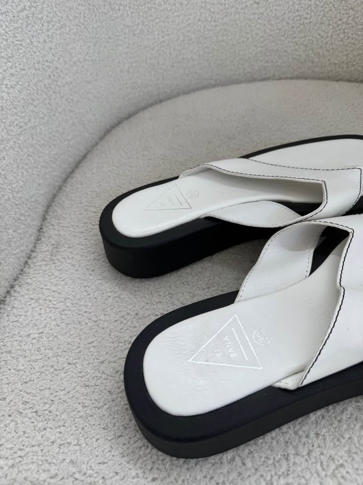 St Sana Sandal - size 39