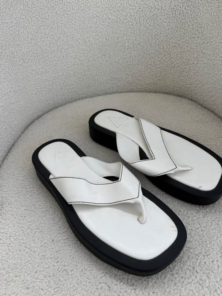 St Sana Sandal - size 39