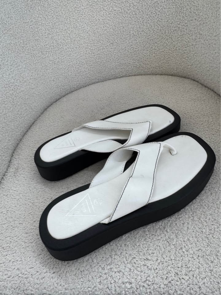 St Sana Sandal - size 39