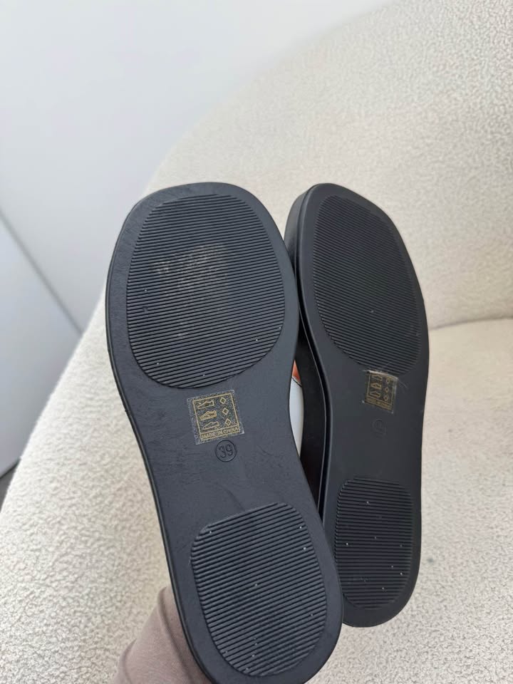 St Sana Sandal - size 39