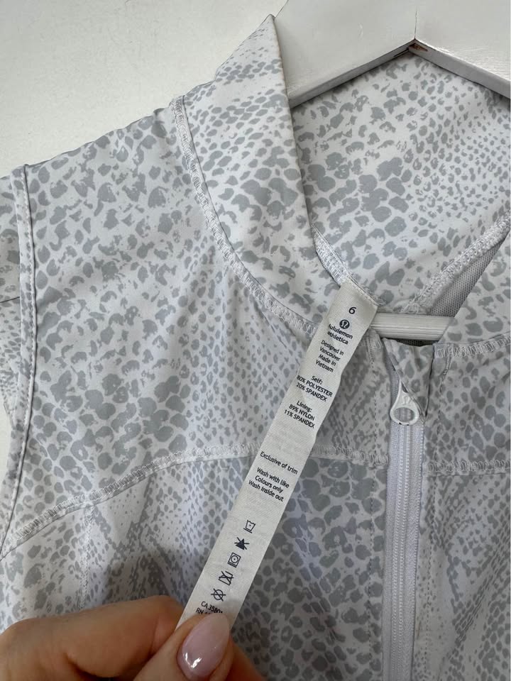 Lululemon Vest - size 6 (10)