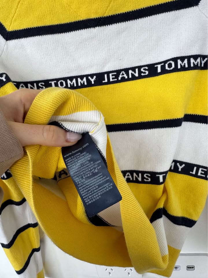Tommy Hilfiger Jumper - size small