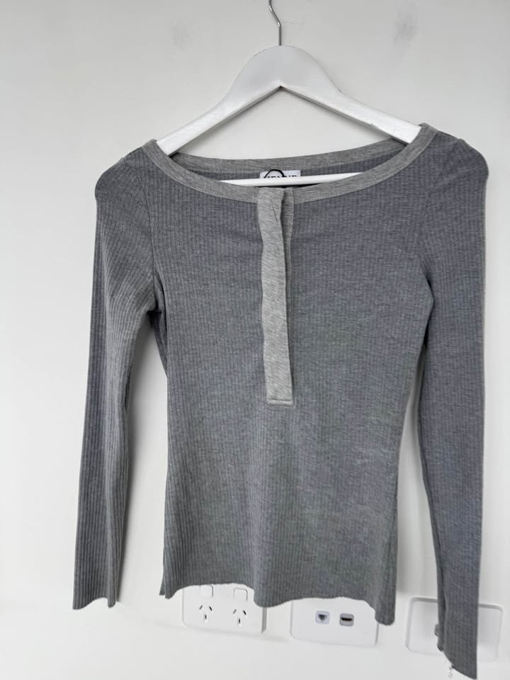 Henne Long Sleeve - size 8