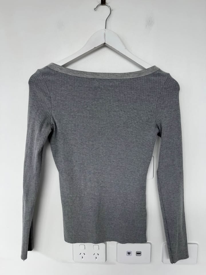 Henne Long Sleeve - size 8
