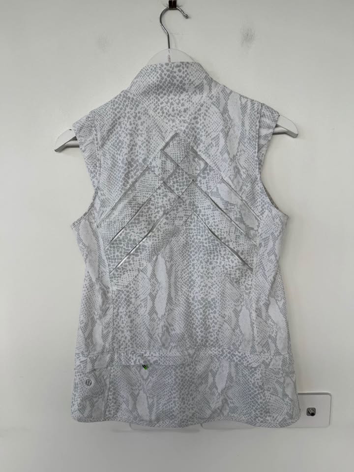 Lululemon Vest - size 6 (10)