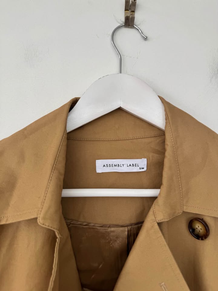 Assembly Label Trench - size SM