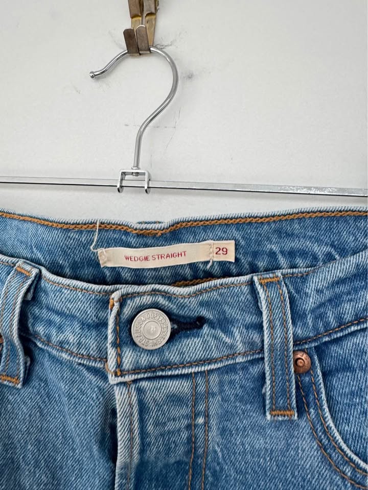 Levi Jeans - size 29