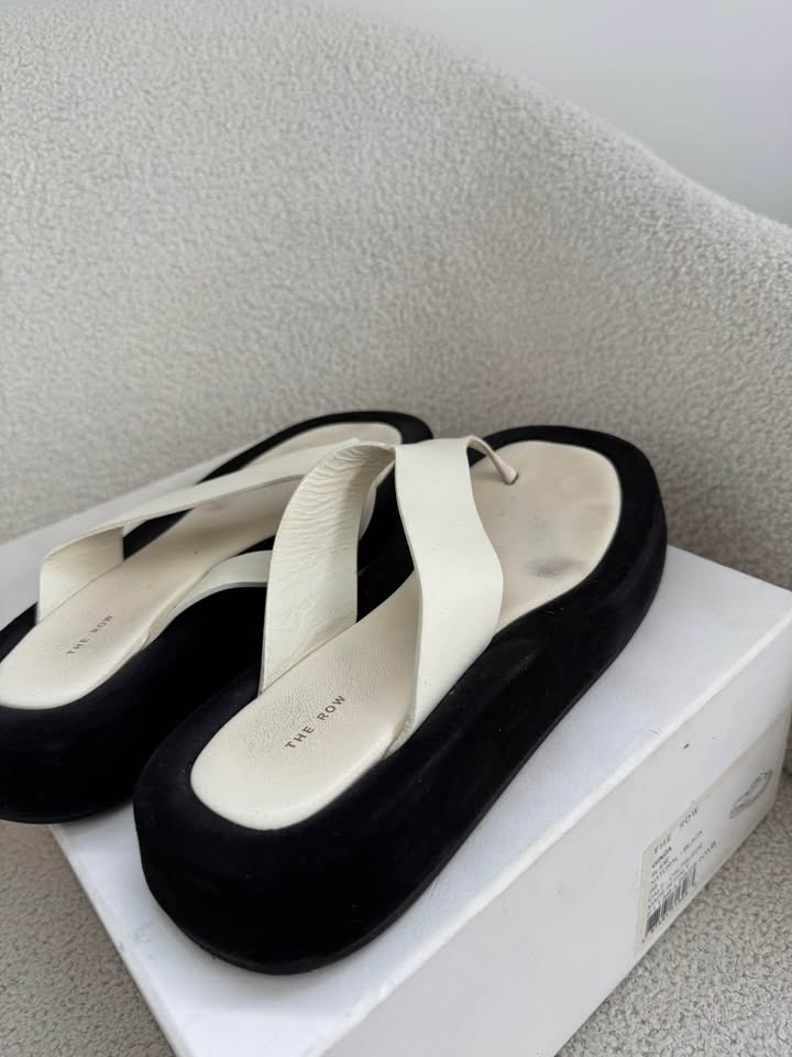 The Row Sandal - size 39