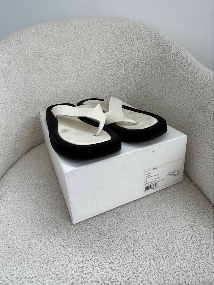 The Row Sandal - size 39