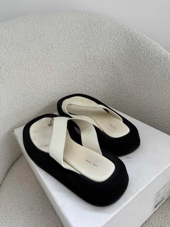 The Row Sandal - size 39