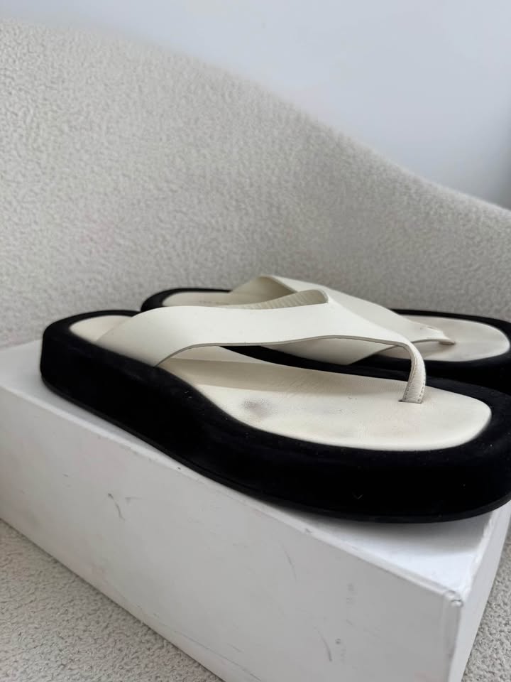 The Row Sandal - size 39