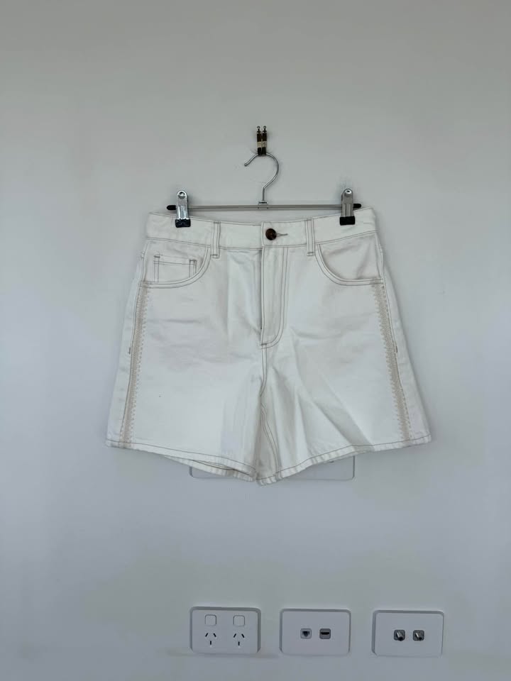 Witchery Shorts - size 6