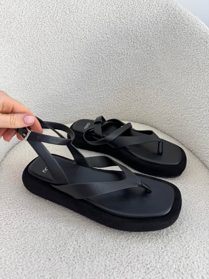 Novo Sandals - size 9