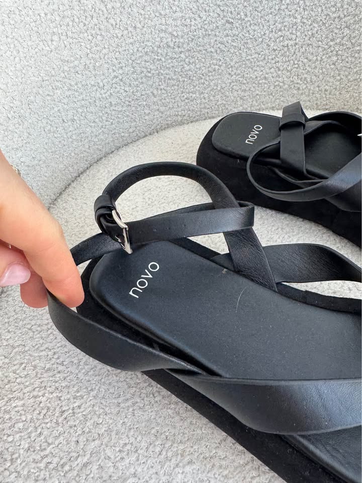 Novo Sandals - size 9